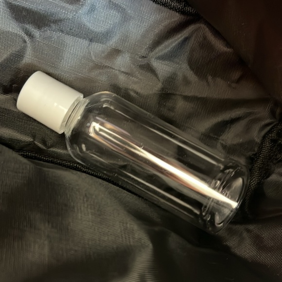 Super Cute Plushy Soft Cosmetics Bag from Juicy Couture 🎀 - Picture 6 of 8